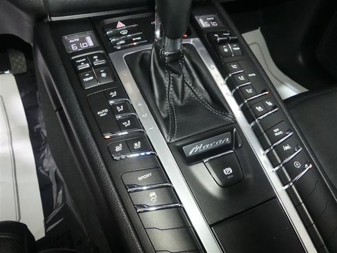 Used 2017 Porsche Macan S AWD/4WD image 40