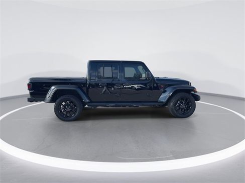 Used 2025 Jeep Gladiator Sport image 9