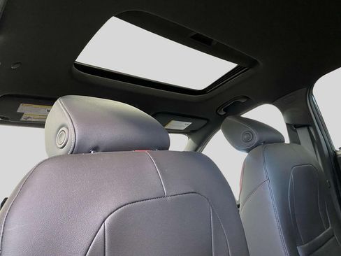 Used 2025 Chevrolet Trax RS w/ Sunroof Package image 13