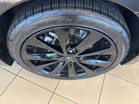 Used 2023 Nissan Maxima SR w/ Sport Mat Group image 10