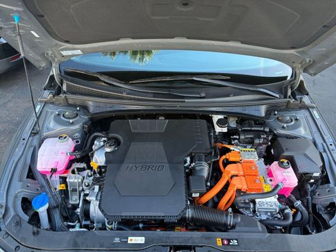 Used 2025 Hyundai Elantra Limited image 34