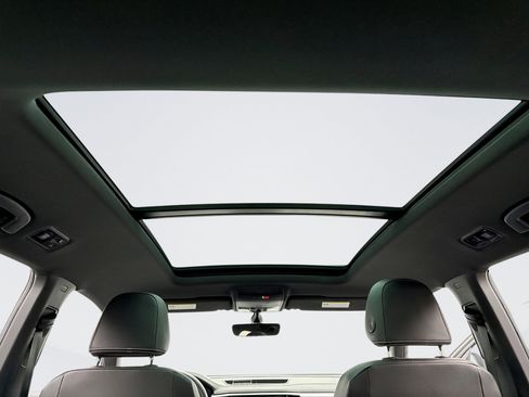 Used 2022 Volkswagen Atlas Cross Sport SE image 18