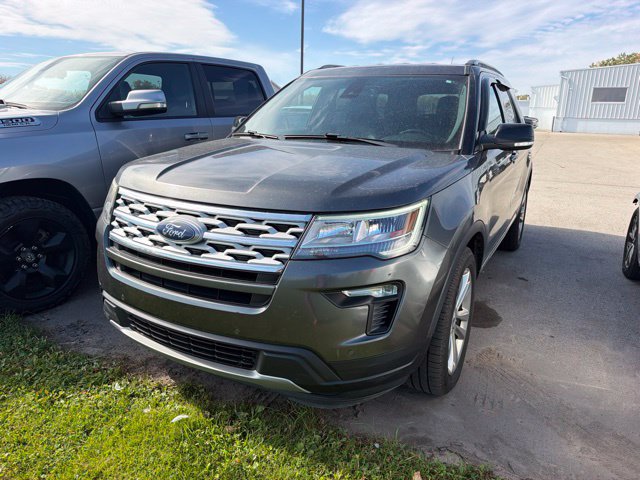 Used 2018 Ford Explorer XLT w/ Equipment Group 202A AWD/4WD image 3