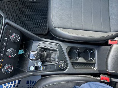 Certified 2022 Volkswagen Taos SE w/ Panoramic Sunroof Package image 13