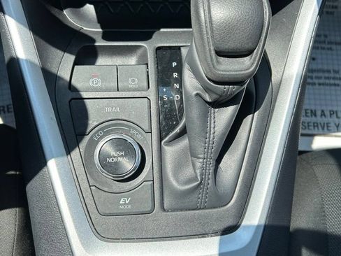Used 2025 Toyota RAV4 XLE AWD/4WD image 31
