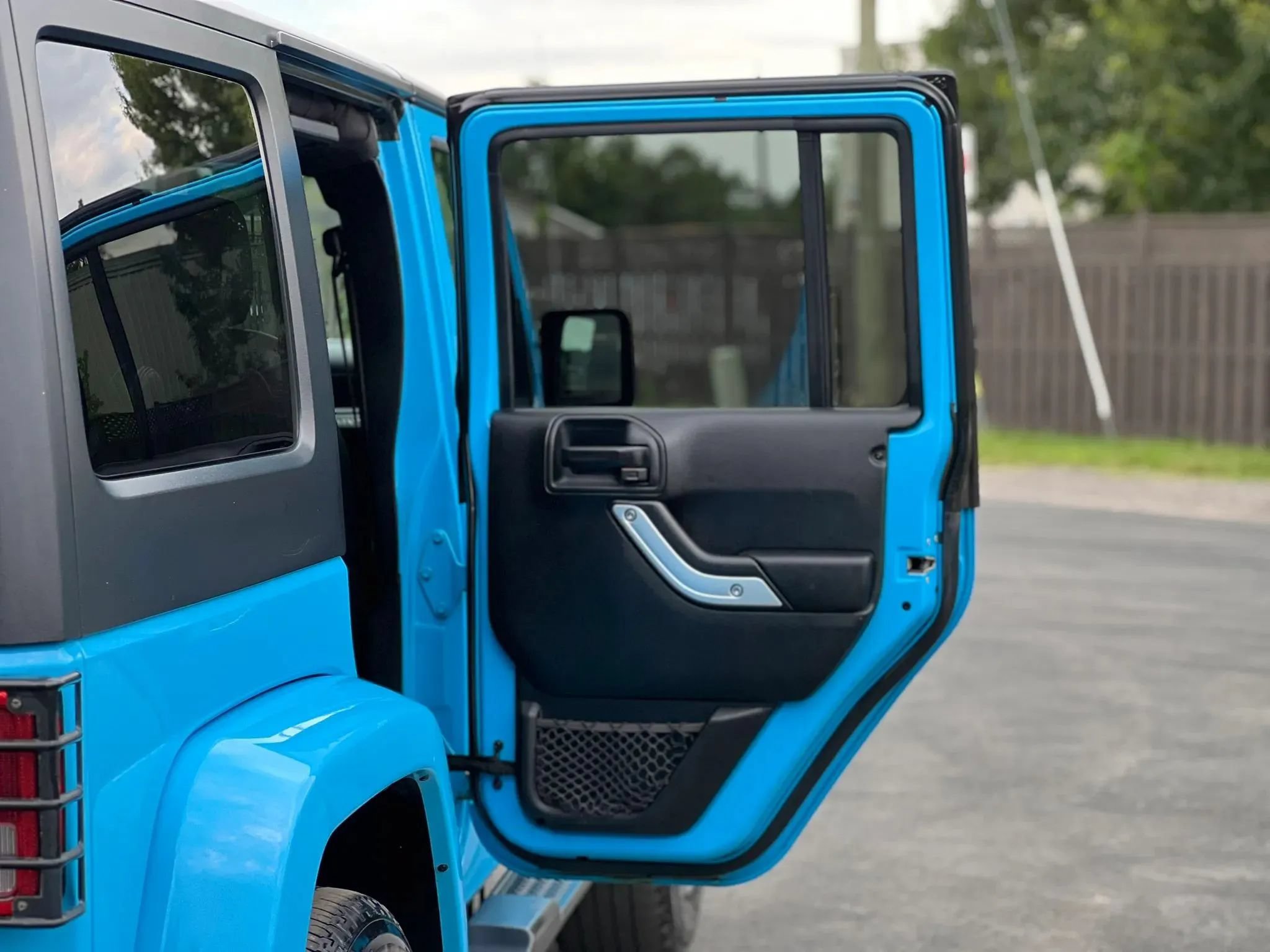 Used 2017 Jeep Wrangler Unlimited Sahara w/ Max Tow Package AWD/4WD image 35