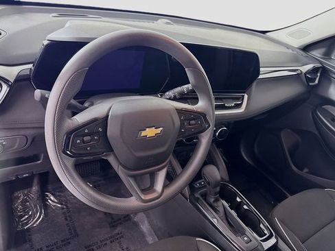 Used 2025 Chevrolet TrailBlazer LT AWD/4WD image 9