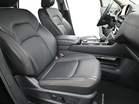 Used 2025 Nissan Pathfinder SL AWD/4WD image 7