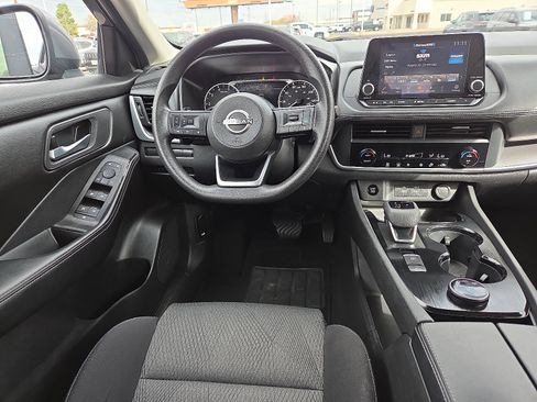 Used 2024 Nissan Rogue SV image 11