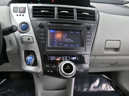 Used 2014 Toyota Prius V Three FWD image 12