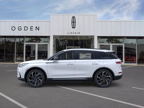 New 2026 Lincoln Corsair Reserve image 3