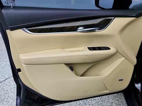 Used 2019 Cadillac XT5 FWD image 10