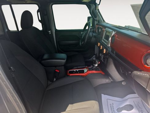 Used 2018 Jeep Wrangler Unlimited Sport S AWD/4WD image 15
