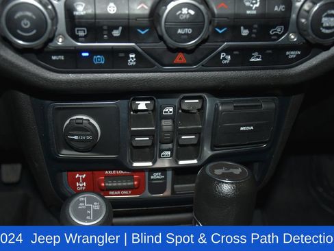Used 2024 Jeep Wrangler Unlimited AWD/4WD image 20