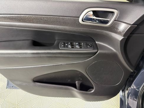 Used 2018 Jeep Grand Cherokee Altitude AWD/4WD image 11