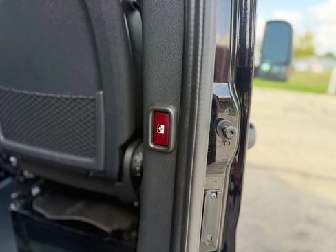 Used 2021 Mercedes-Benz Sprinter 2500 image 15