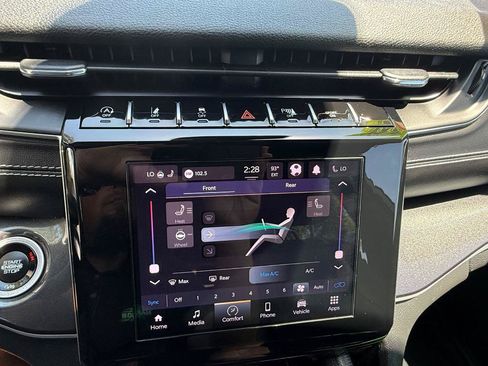 Used 2023 Jeep Grand Cherokee L Laredo RWD image 14