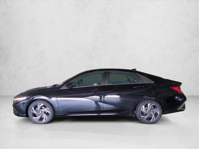 Used 2025 Hyundai Elantra SEL FWD image 9