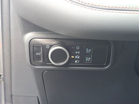 Used 2025 Ford Explorer Active AWD/4WD image 21