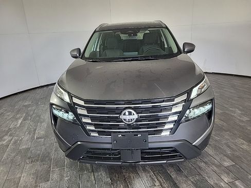 Used 2025 Nissan Rogue SV image 2