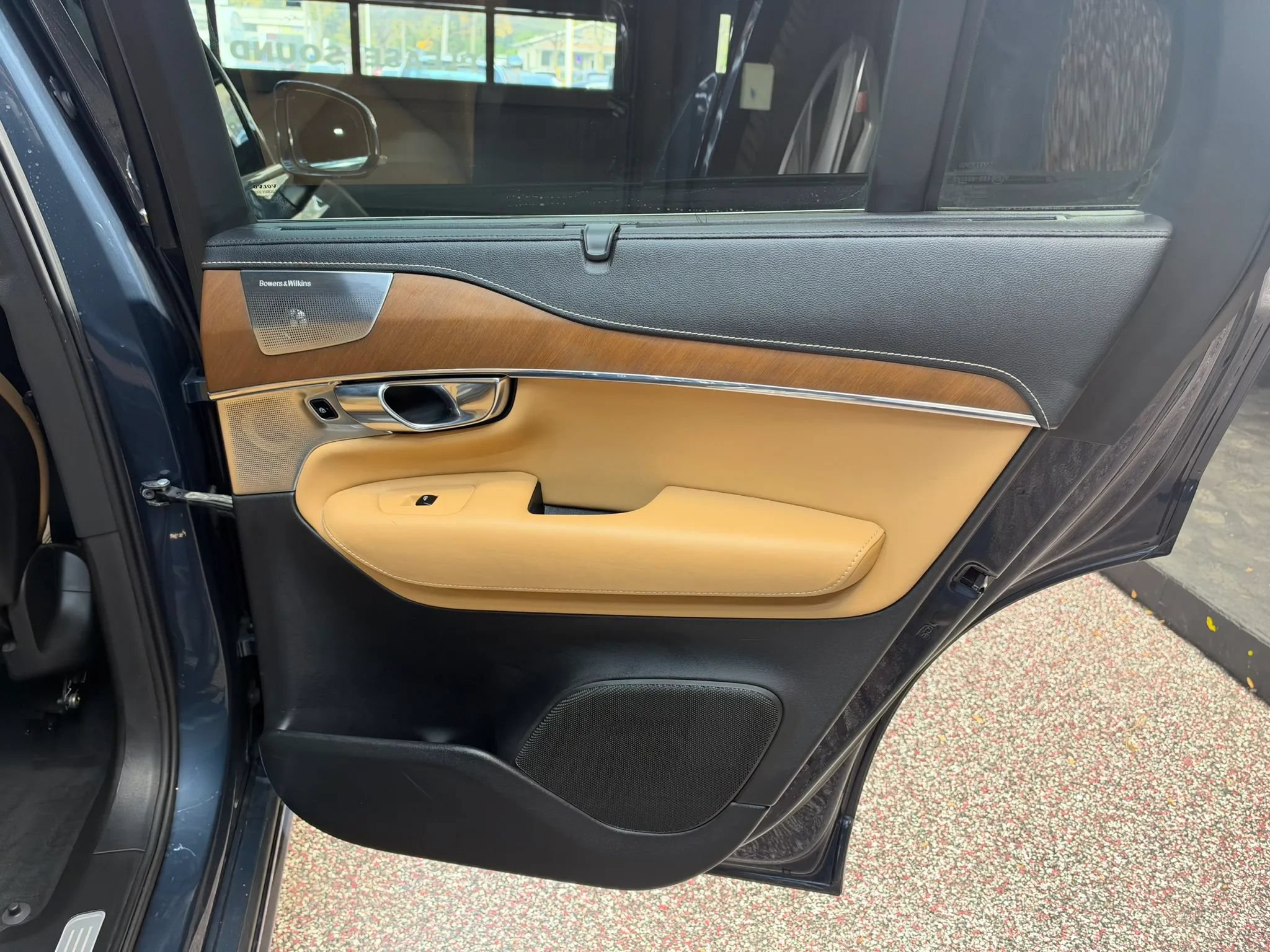 Used 2018 Volvo XC90 T8 Inscription w/ Convenience Package AWD/4WD image 28