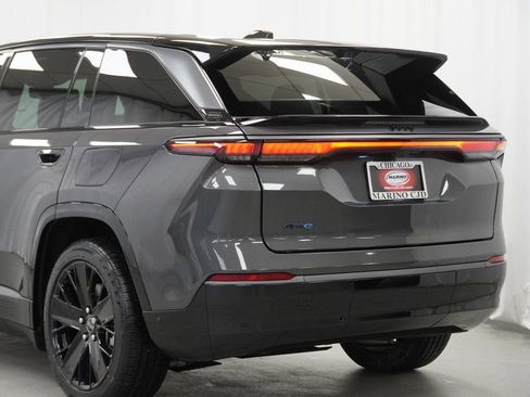 Used 2024 Jeep Wagoneer Launch Edition image 13