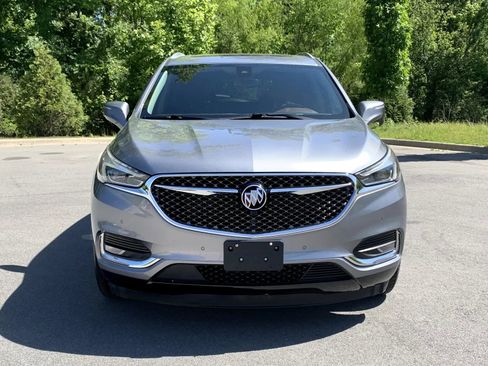 Used 2019 Buick Enclave Avenir w/ Avenir Technology Package FWD image 2