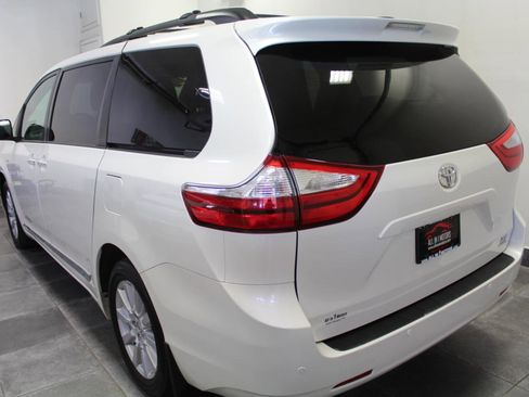 Used 2017 Toyota Sienna XLE w/ XLE Navigation Package AWD/4WD image 4