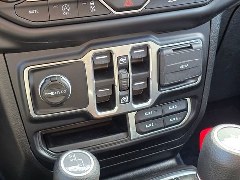 Used 2023 Jeep Wrangler Sahara w/ Cold Weather Group image 33