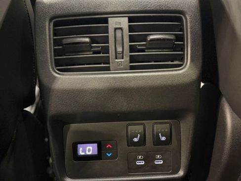 Used 2024 Nissan Rogue Platinum w/ Platinum Premium Package AWD/4WD image 36