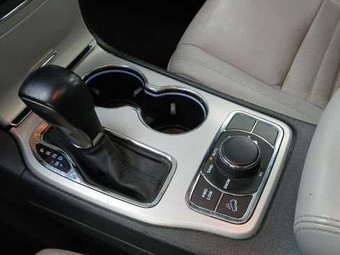 Used 2018 Jeep Grand Cherokee Limited image 11