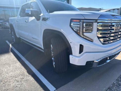Used 2023 GMC Sierra 1500 Denali w/ Denali Reserve Package AWD/4WD image 3