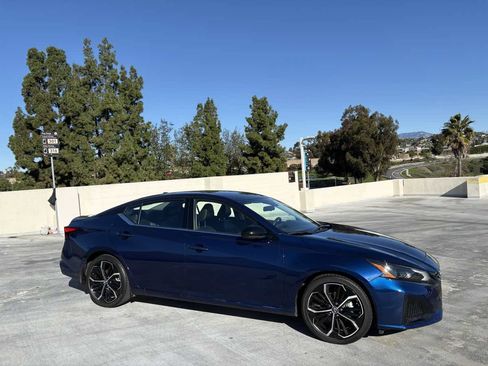 Used 2024 Nissan Altima 2.5 SR image 30