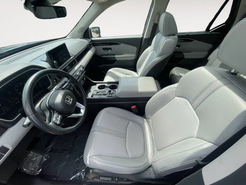Used 2023 Honda Pilot Touring image 9