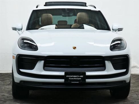 Used 2025 Porsche Macan image 10