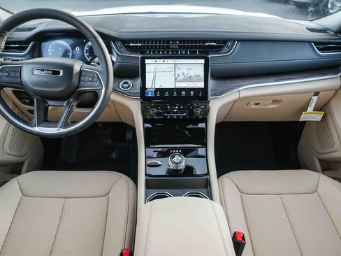 New 2025 Jeep Grand Cherokee L Limited image 12
