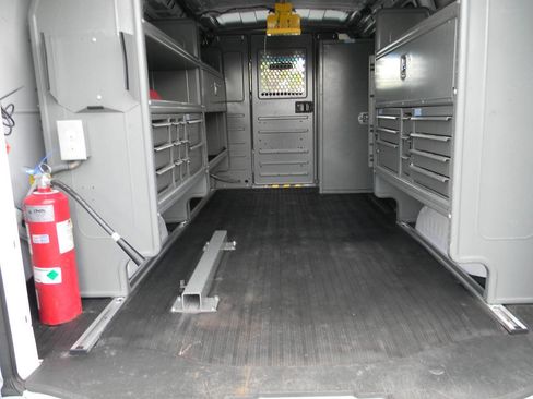 Used 2017 Chevrolet Express 2500 image 18