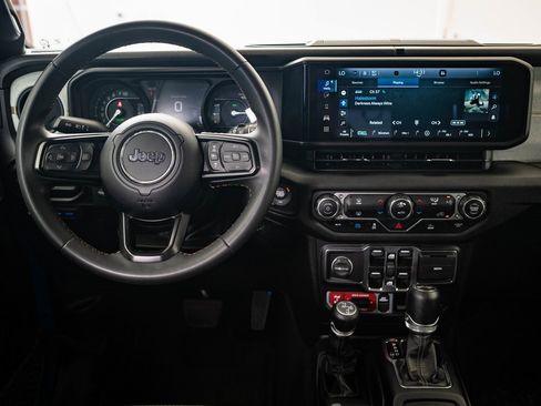 Used 2024 Jeep Wrangler Unlimited image 31