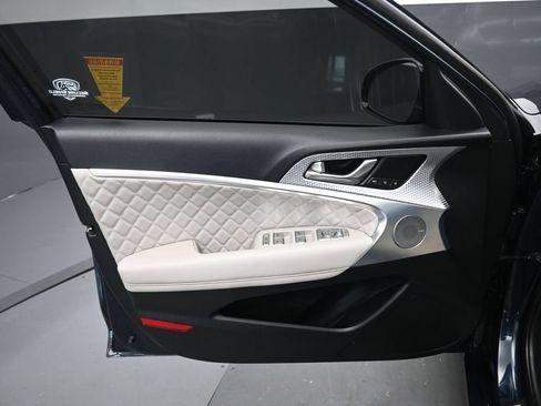 Used 2023 Genesis G70 3.3T w/ Sport Prestige Package RWD image 9