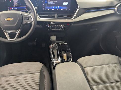 Certified 2025 Chevrolet Trax LT w/ LT Convenience Package image 24