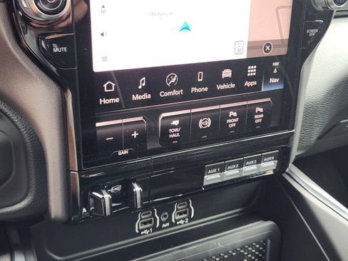 New 2026 RAM 2500 Laramie AWD/4WD image 18