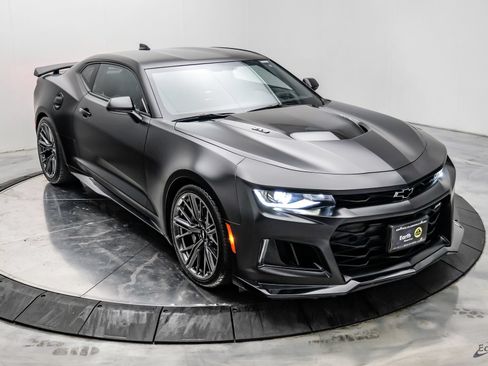 Used 2018 Chevrolet Camaro ZL1 RWD image 28