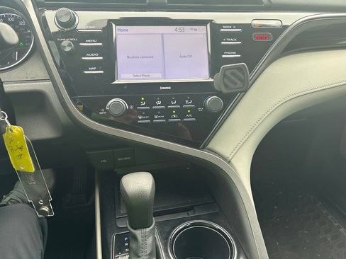Used 2020 Toyota Camry LE FWD image 18