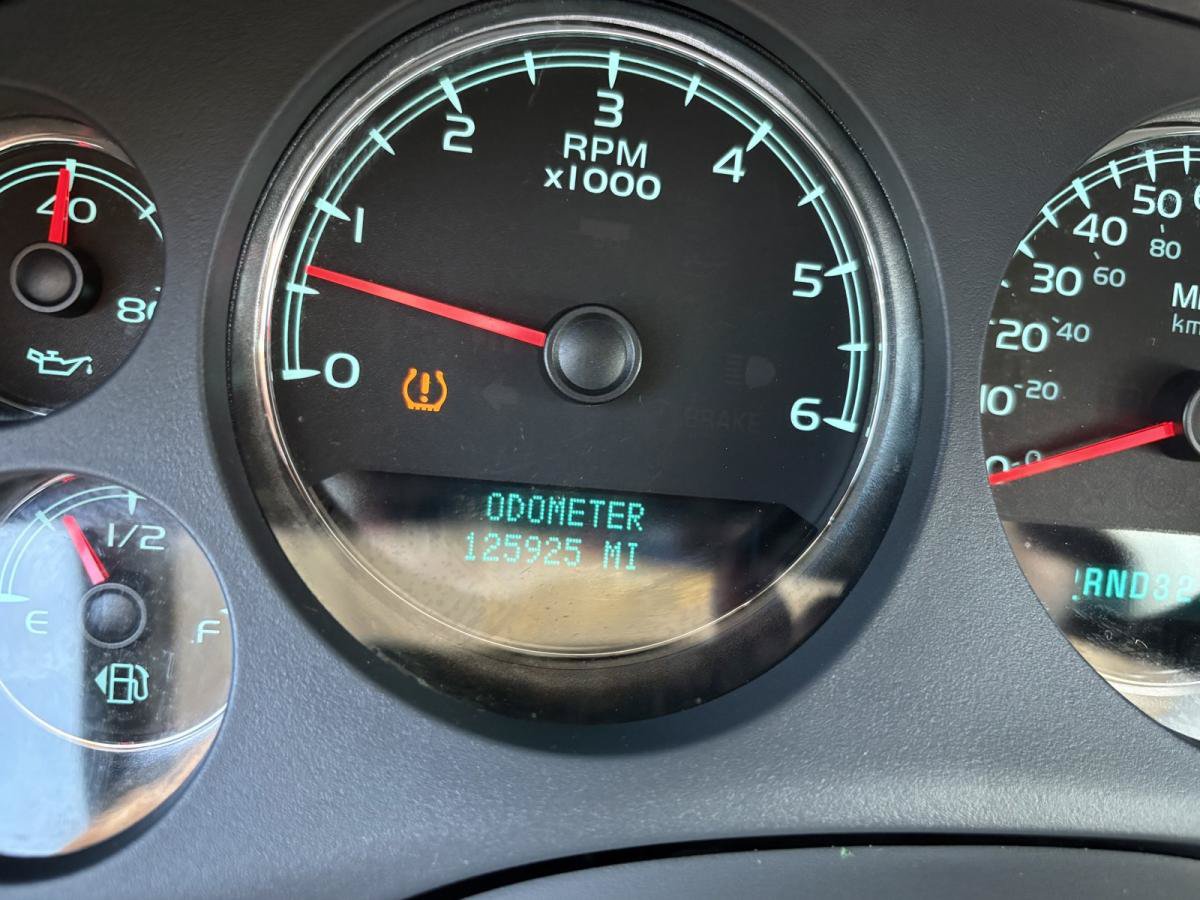 Used 2008 GMC Yukon SLT w/ SLT Preferred Equipment Group RWD image 11