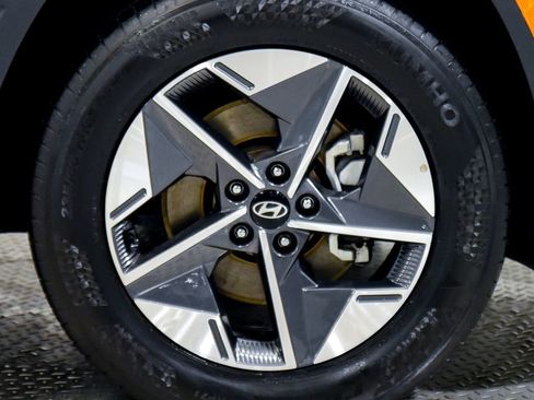 Used 2025 Hyundai Tucson SEL FWD image 16