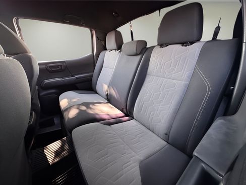 Used 2020 Toyota Tacoma TRD Off-Road AWD/4WD image 19