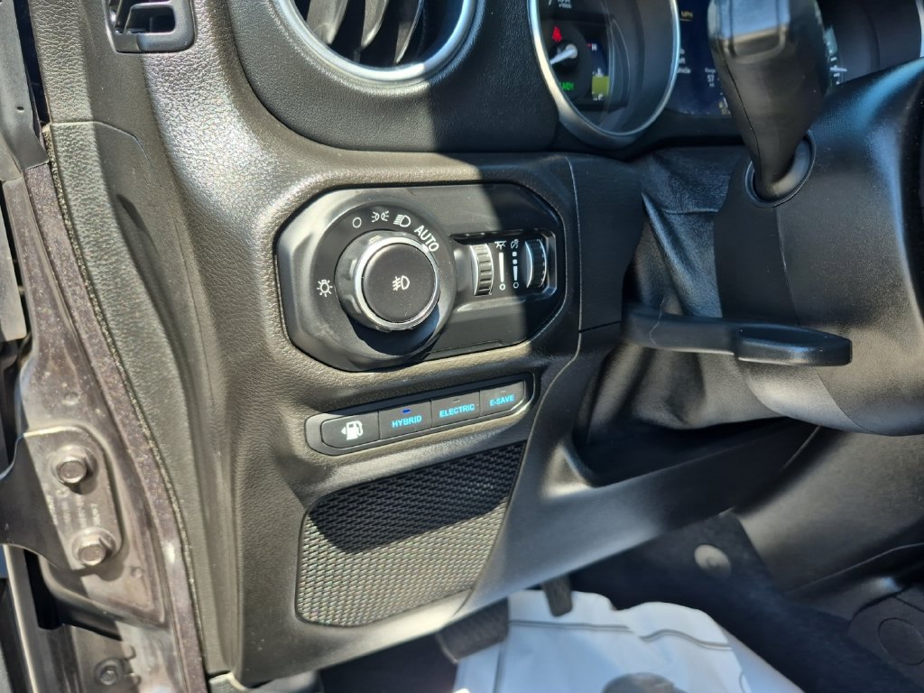 Used 2021 Jeep Wrangler Unlimited Sahara w/ Cold Weather Group AWD/4WD image 17