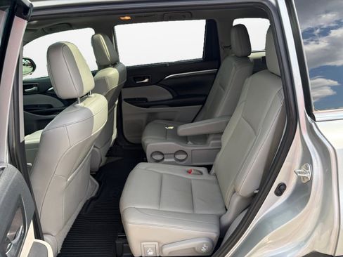 Used 2019 Toyota Highlander Limited Platinum AWD/4WD image 13