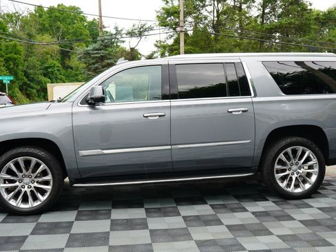 Used 2019 Cadillac Escalade ESV Luxury AWD/4WD image 22