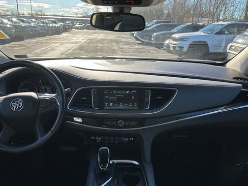 Used 2018 Buick Enclave Essence image 26